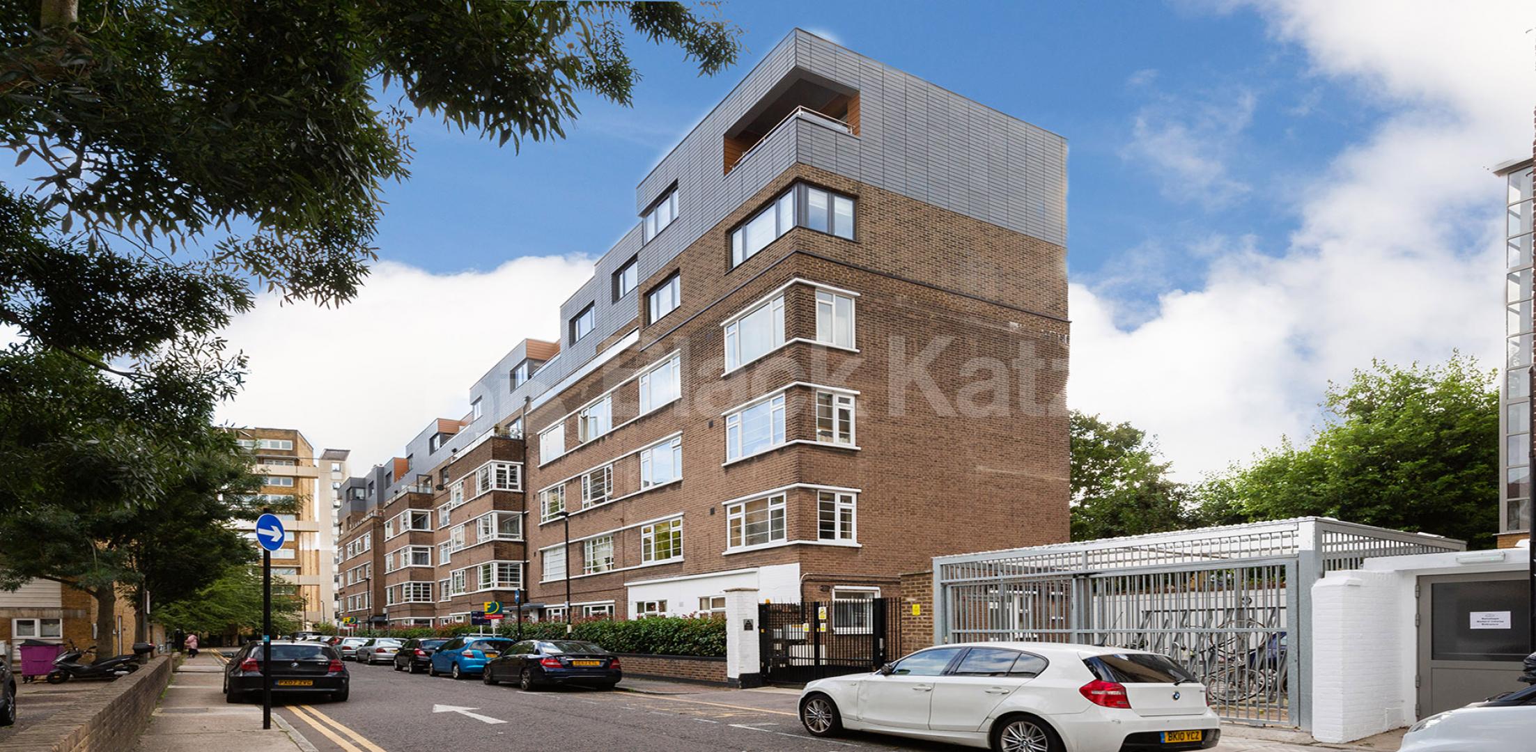 			PERFECT FOR 3 SHARERS!, 3 Bedroom, 1 bath, 1 reception Apartment			 Damien Street E1, White Chapel 